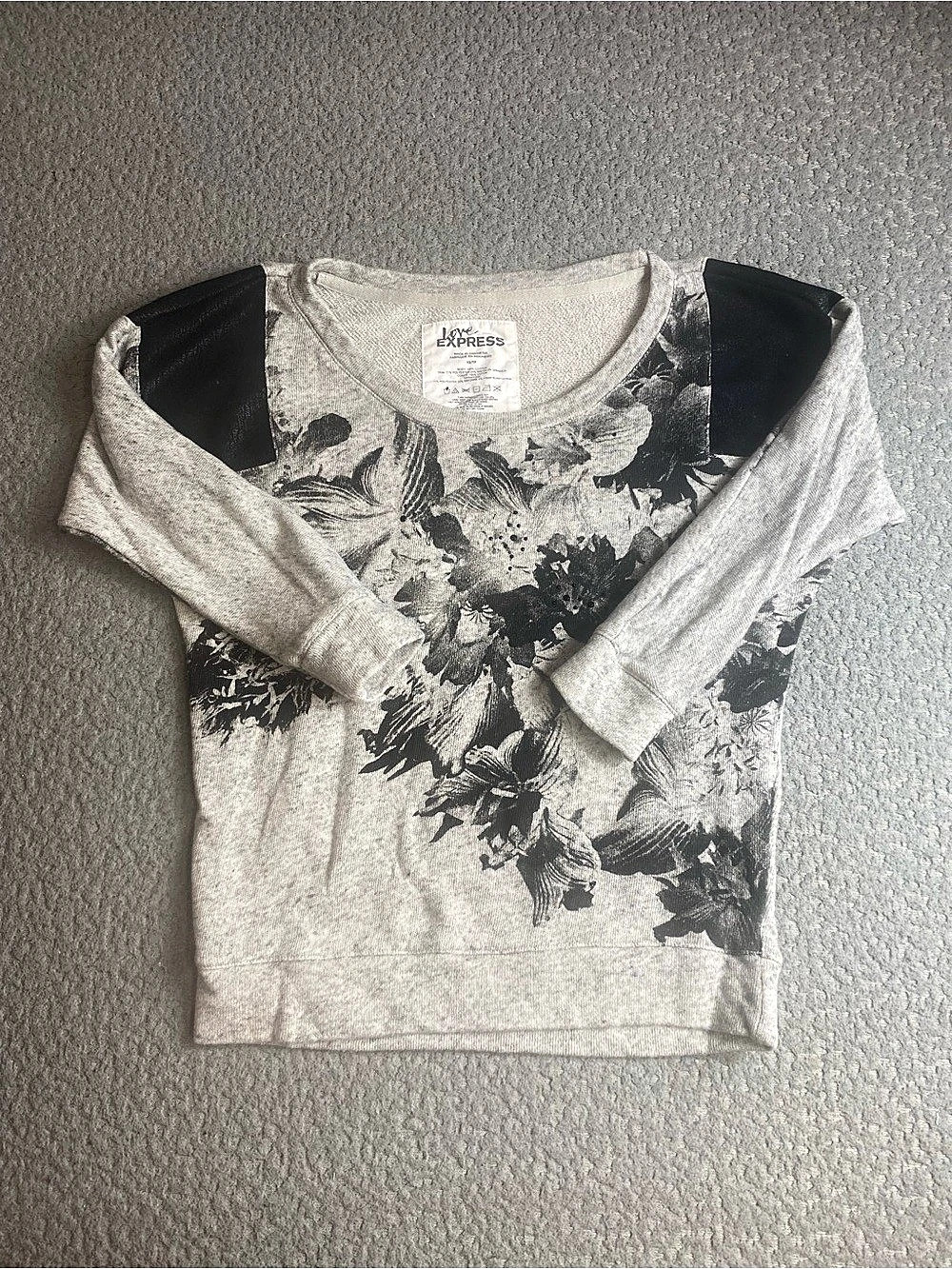 Express Floral Long Sleeve Top in Gray & Black Size XS